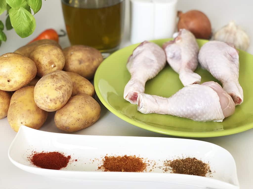 Kurczak pieczony z ziemniakami - składniki przed przygotowaniem