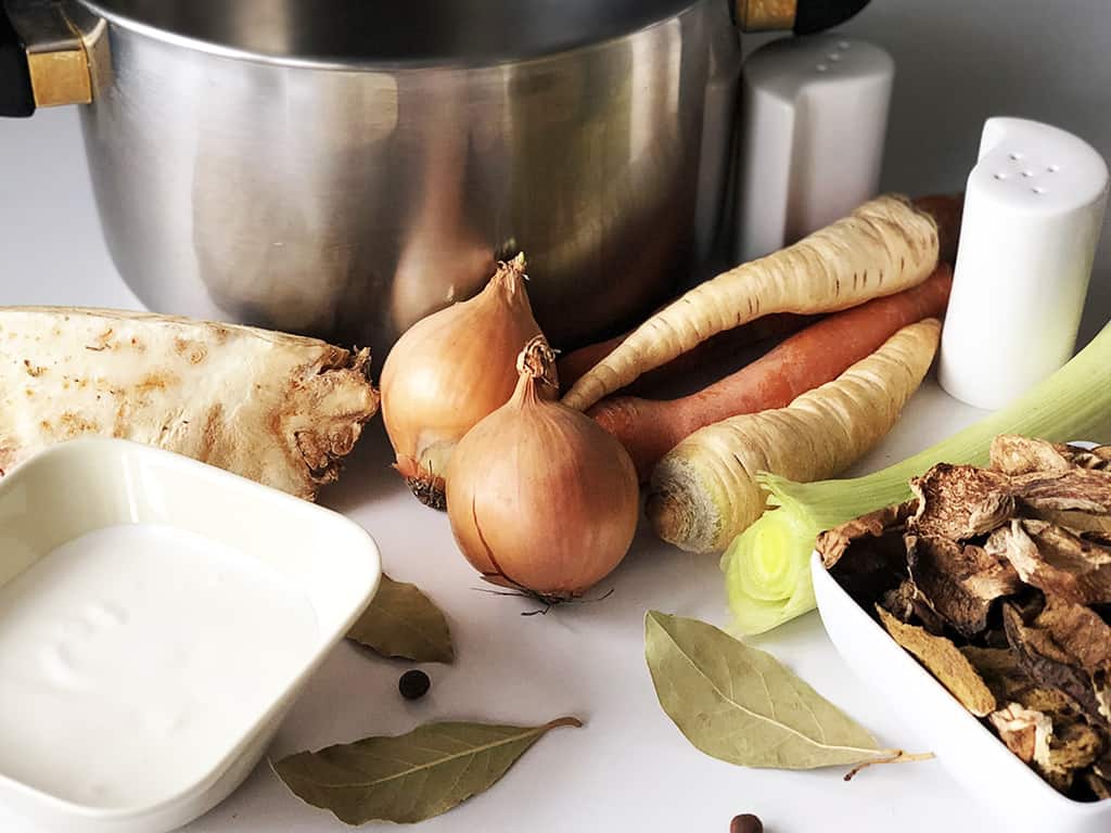 Wigilijna zupa grzybowa - składniki przed przygotowaniem