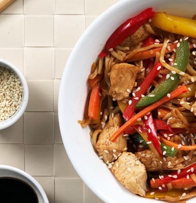 Makaron Chow Mein z kurczakiem