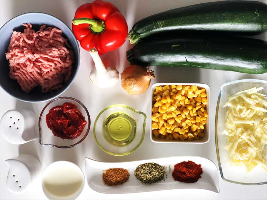 Cukinia faszerowana mięsem i warzywami - składniki przed przygotowaniem