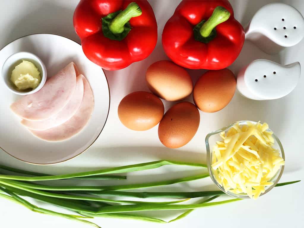 Jajko zapiekane w paprykach - składniki przed przygotowaniem