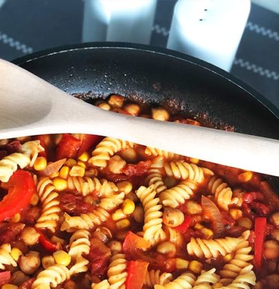 Makaron z ciecierzycą i warzywami
