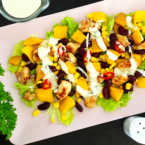 10 pomysłów na obiad z kurczaka - szybkie i sprawdzone przepisy - Sałatka z kurczakiem i mango