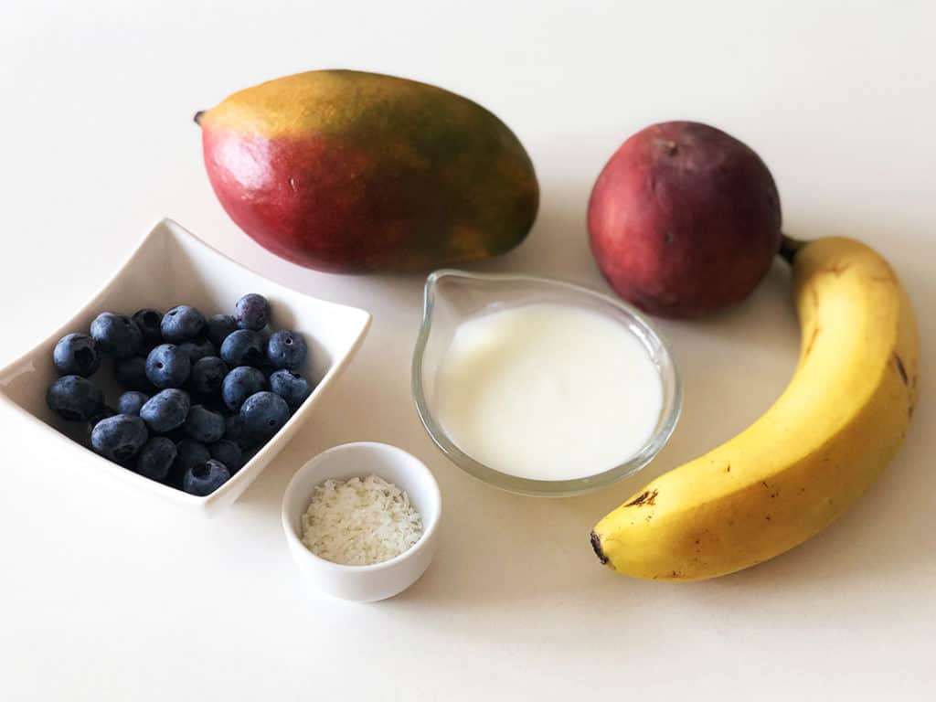 Smoothie banan mango brzoskwinia - składniki przed przygotowaniem