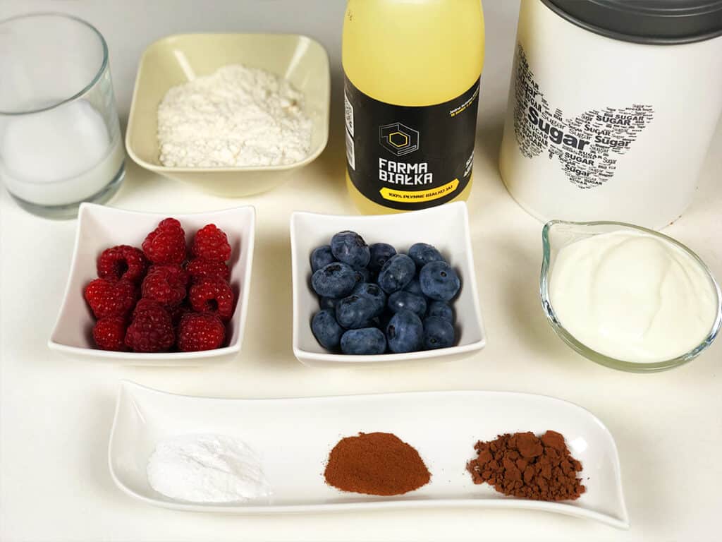 Pancakes na mleku z płynnym białkiem - składniki przed przygotowaniem