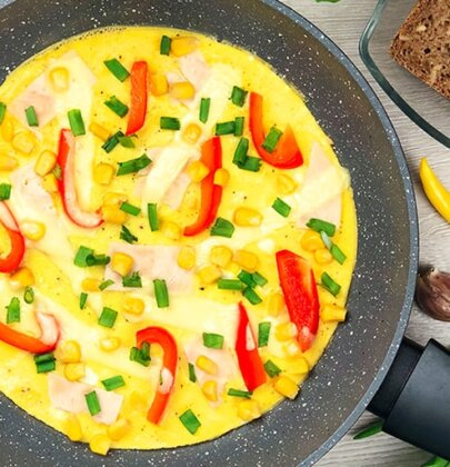 Omlet z szynką i serem