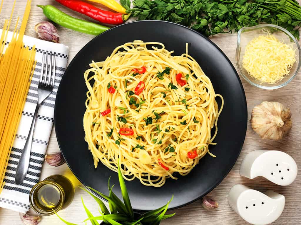 Spaghetti aglio e olio - gotowe danie