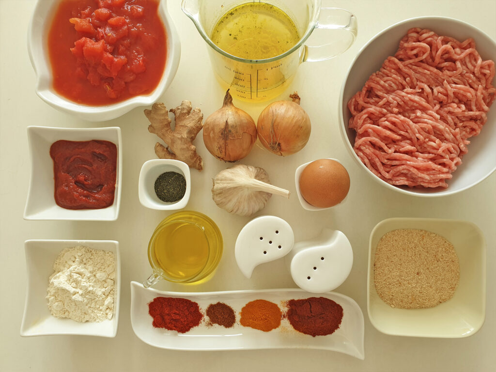 Pulpety z indyka w sosie pomidorowym - składniki przed przygotowaniem