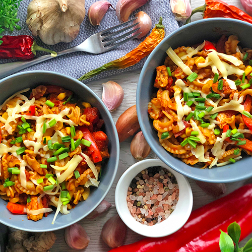 15 pomysłów na szybki obiad - proste i sprawdzone przepisy - Makaron z kurczakiem i warzywami