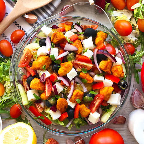 10 pomysłów na obiad z kurczaka - szybkie i sprawdzone przepisy - Sałatka z kurczakiem i serem kozim