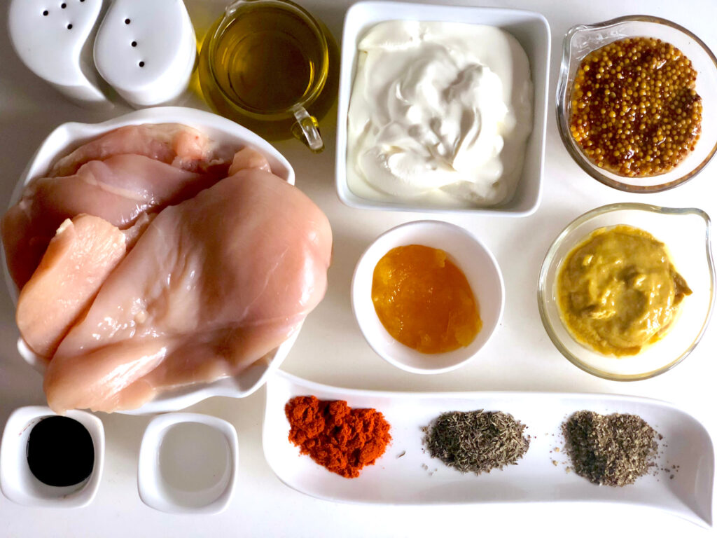 Filety kurczaka w sosie miodowo-musztardowym - składniki przed przygotowaniem