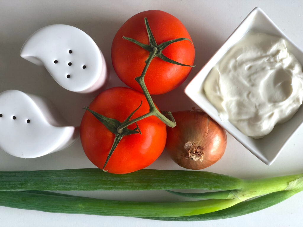 Pomidory w śmietanie - składniki przed przygotowaniem