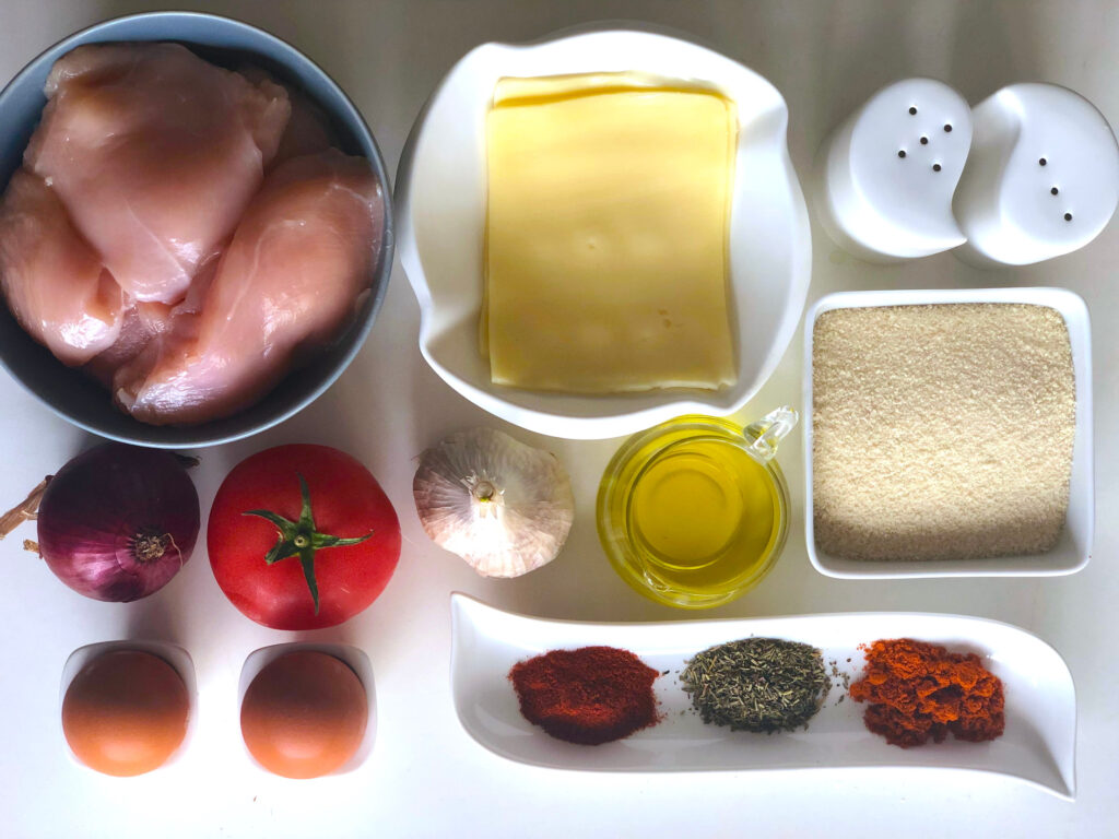 Kotlety z kurczaka zapiekane z serem i pomidorem - składniki przed przygotowaniem