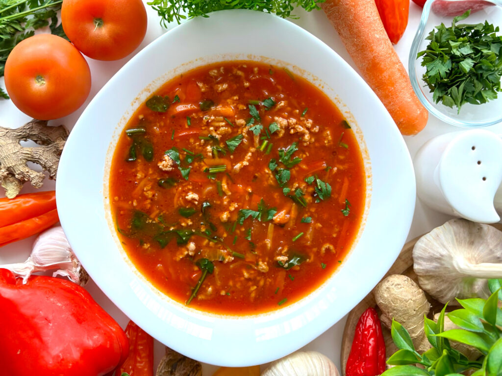 Zupa pomidorowa z mięsem mielonym - gotowe danie
