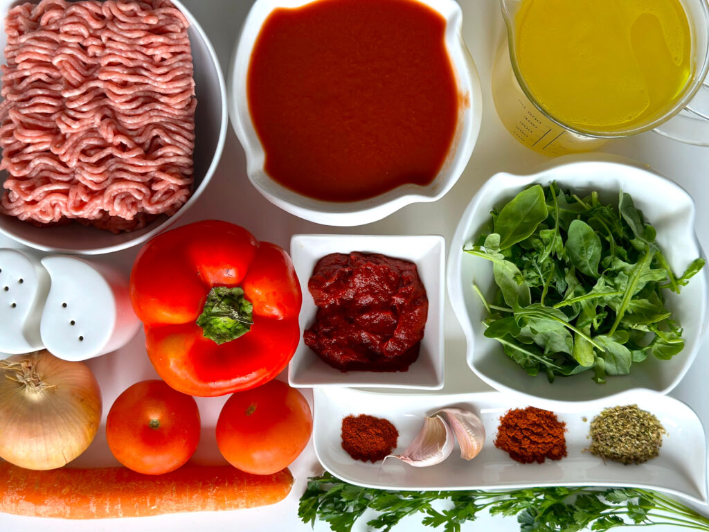Zupa pomidorowa z mięsem mielonym - składniki przed przygotowaniem