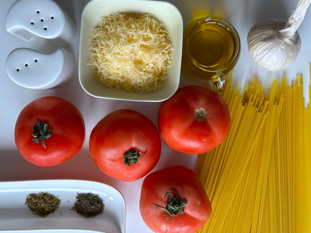 Spaghetti Napoli - składniki przed przygotowaniem