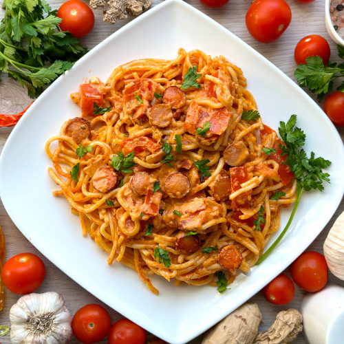 Spaghetti z kabanosami i pomidorami