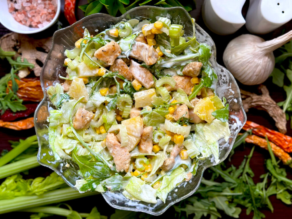 Sałatka z kurczaka i selera naciowego - gotowe danie