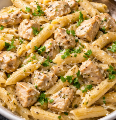 Makaron z kurczakiem w sosie śmietanowym – obiad w 30 minut